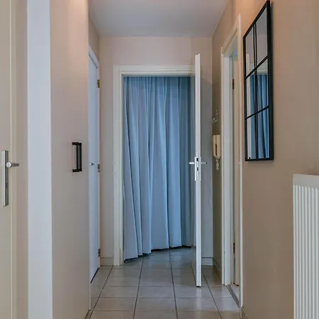 Huswell - For 6 Person In With Parking Knokke-Heist